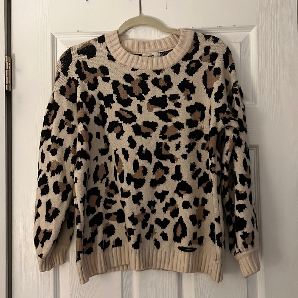 Leopard Printed Sweater - Picture 2 of 6
